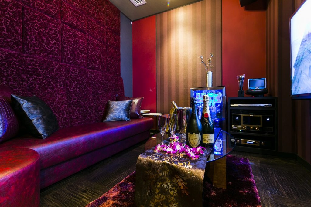 A high end love hotel in Tokyo with two champagne bottles and purple couches 